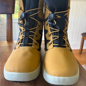Boys size 6 Merrell Winter Boots